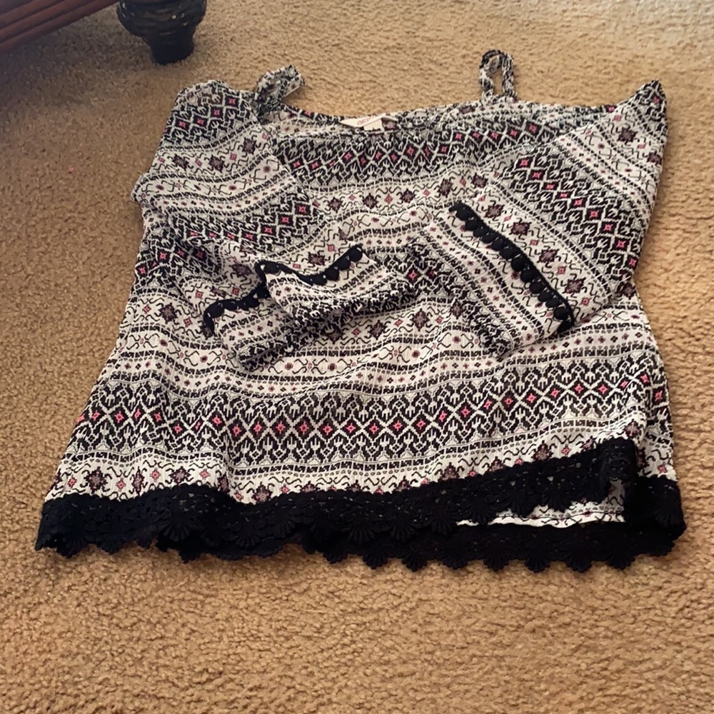 Off-shoulder Top - Picture 2 of 6